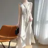 Estilo Nuevo Primavera y Verano 2025 Estilo Perezoso Vestido de Satén Sedoso con Cuello en V Cintura Alta Plateado Elegante Versátil Vestido Largo para Mujer