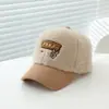 Sombreros Coreanos de Otoño e Invierno para Niños al por Mayor Estilo Callejero Sombreros de Pato de Felpa con Letras Gorras de Béisbol de Ala Curva para Niños y Niñas Comercio Exterior