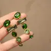 Brincos Longos com Franjas Geométricas de Esmeralda Antigos Médios para Mulheres Leve Luxo High-end Elegantes Atmosféricos Brincos Exagerados