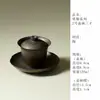 Juego de té de cerámica gruesa vidriada con detalles dorados, que incluye un cuenco con tapa de cerámica, una taza de té, una tetera con asa lateral y una taza de maestro, así como un cuenco para matcha