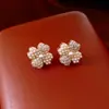 Pendientes de Flor de Perla con Aguja de Plata Electrochapada en Oro Real de 14K, Pendientes de Estilo Simple Retro Francés, Pendientes de Lujo Ligero y de Gama Alta