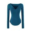 Camiseta base de manga larga semiabierta con escote en V pronunciado estilo chica picante para mujer, nuevo de otoño, elegante, versátil, ajustada, favorecedora, top rosa