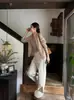 8676 Pantalones casuales simples de cintura alta con piernas ligeramente acampanadas, bolsillos y un diseño versátil que estiliza, adecuados para estudiantes y ropa de trabajo