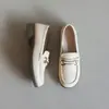 Sapatilhas Mary Jane Femininas 2026 Novos Sapatos Rasos de Primavera Estilo Francês Gentil com Saias Trabalho Sapatos Pequenos de Couro Baixo