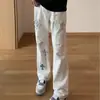 Calça jeans masculina preta rasgada e adornada com strass, com padrão de cruz, estilo reto moderno, levemente alargada, comprida, rasgada e adornada com strass