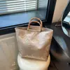 2025 Nuevo Estilo Chino Bordado Estéreo de Doble Cara Hecho a Mano Gran Capacidad Plástico Bambú Lona Bolsa de Mano para el Trabajo y el Viaje