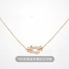 Colar de ouro 18k de alta qualidade com ferradura e fecho de oito para mulheres, versátil e luxuoso, um presente perfeito para namorada ou melhor amiga