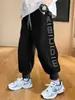 Pantalones de chándal para niño Primavera y Otoño 2025 Nuevo Estilo para Niños Mayores, Pantalones Largos Deportivos Modernos y con Estilo, Pantalones de Moda de Otoño