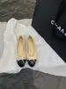 Primeiro Encontro com os Novos Sapatos Baixos de Solado Macio Estilo Francês Chanel-Inspirados Outono 2026 para Mulheres, Mocassins Delicados
