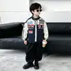 Jaqueta de Motociclista Masculina de Primavera 2026 Nova Estilosa Moda Infantil Primavera e Outono Menino Bonito Jaqueta Baseball Tendência