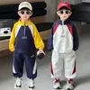 Conjunto de Sudadera con Media Cremallera y Bloques de Color Bordada para Niños, Primavera y Otoño 2026 Nuevo Conjunto Casual de Dos Piezas para Niños Pequeños