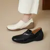 Populares zapatos planos de cuero suave para mujer, nuevos mocasines slip-on otoño 2026, zapatos casuales para mujer de suela blanda