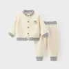 Conjunto de duas peças outono para crianças, novo e estiloso casaco de outono para bebês meninos, cardigã e calça conjunto de outono