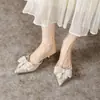 Chinelos Baotou Modelo Novo 2026 Verão Bico Fino Estilo Francês Salto Fino Laço Sandálias Inspiradas na Chanel K45-C22