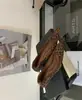 Zapatos de Mujer de Nuevo Estilo Otoño e Invierno 2025 con Tacón Medio-Bajo, Elegantes y a la Moda Estilo Europeo y Americano, Zapatos de Salón de Gamuza con Punta Fina y Tacón Bajo