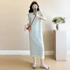 Colección de verano 2026: Vestidos de maternidad a la moda y de corte holgado con un elegante diseño calado, que ofrecen una sensación fresca y refrescante.