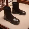 Populares botas de algodón cómodas de suela blanda estilo coreano 2026 botas de otoño e invierno, nuevas y modernas botas Martin de punta redonda frescas para mujer
