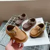 Zapatos Birkenstock para Niños 2026 Otoño Nuevos Mocasines Estilo Coreano Zapatos Pequeños de Cuero para Niños Zapatos Individuales para Bebés Comercio Exterior