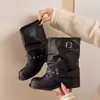 Botas Femininas Curtas com Salto Bloco, Moda Europeia e Americana, Salto Grosso, Design Pregueado, Novo Estilo 2026, Fivela de Cinto, Rebites, Ajuste Justo, Botas Curtas da Moda