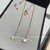 V Ouro Espessura Ouro Rosa 18K Saia Pequena Colar de Diamantes Fileira de Diamantes Leque em Formato de Leque de Madrepérola Exquisito High-End Venda Direta da Fábrica