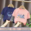 Camiseta Listrada Patchwork de Manga Longa Infantil, Modelo Novo Estiloso e Moderno para Meninos, Algodão Puro, Caimento Solto, Camiseta Base Top para Primavera e Outono