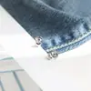 Brincos de Tarraxa Exquisitos de Aço Titânio Coração Pequeno de Luxo Leve para Mulheres Versátil Temperamento Coração de Pêssego Pequeno Moda Europeia Americana Transfronteiriça Acessórios Simples