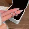 Brincos Pequenos Quadrados com Zircônia Microincrustada para Mulheres, Brincos Vintage de Pérola Cinza de Luxo Leve, Novo Modelo 2026, Brincos de Alta Qualidade