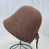 Sombrero de Pescador de Punto Cálido para Otoño e Invierno para Mujer con Hendidura Trasera y Lazo Todo Fósforo Estilo Coreano Cara Dulce Sombrero de Cuenca Pequeña