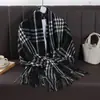 Bufanda Clásica de Cuadros Bloques de Color con Borlas Estilo Coreano para Mujer, Moda Otoño e Invierno, Versátil, Cálida y Engrosada, Bufanda para Estudiantes Transfronteriza