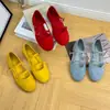 Zapatos amarillos rojos, zapatos planos de primavera y verano para mujer, nuevos zapatos Mary Jane franceses para mujer 2026, zapatos pequeños de cuero, sandalias