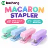 Comercio Electrónico Transfronterizo Engrapadora de Macarrón Grapas Universales Oficina Estudiante Herramienta de Encuadernación Cuatro Colores Fábrica de Origen Venta al por Mayor