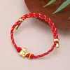 Pulseira de Corda Trançada Vermelha Ano do Cavalo Estilo Chinês Pingente de Pônei Ajustável Feito à Mão 2026 Corda Vermelha