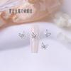 Paquete Mixto de Accesorios de Uñas de Moda, Mariposas Plateadas Pequeñas Ultra Brillantes Combinadas con Dorado, Pedrería para Uñas Desgastable Tridimensional de Lujo Ligero