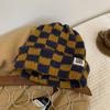 Gorro de punto a cuadros con diseño de tablero de ajedrez para mujer, otoño e invierno, estilo coreano, gorro de lana con gran circunferencia de cabeza, gorro navideño pequeño con aspecto de cara japonesa.