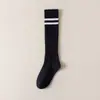 Calcetines gruesos de otoño e invierno para mujer hasta la pantorrilla, calcetines largos de media caña estilo JK, estilo ins de moda, estilo universitario, calcetines blancos de tubo alto con dos rayas, calcetines superpuestos