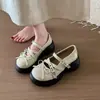 Sapatos Mary Jane brancos de sola grossa estilo francês para mulheres, novo modelo de verão 2026, sapatos baixos de fivela com laço, sapatos pequenos de couro que aumentam a altura