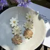 Brincos de Férias Adequados para o Verão 2025 Novos Brincos Populares para Mulheres Coloridos Exagerados com Contas Flor Borla