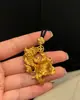 Collar Pequeño de Koi Cepillado con Diamantes Brillantes de Color Dorado Antiguo para Mujer, Colgante de Moneda de Cobre Nuevo Estilo Chino Retro, Cadena para Clavícula que Atrae la Fortuna