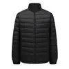 Chaqueta de plumas para hombre, simple y versátil, ligera, nuevo modelo de invierno, adecuada para hombres jóvenes y de mediana edad, chaqueta de plumas cálida y moderna
