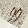 Primer Encuentro Jifa Tacón de Cuña Francés Diseño Patchwork Sentido del Temperamento Lazo Zapatos de Salón Mujer 2026 Otoño/Invierno Nuevo Gamuza Retro