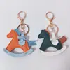 Colgante de Pony Ins Hecho a Mano PU Verde Colgante de Bolso para Caballo Llavero Dibujos Animados Caballo Mecedora Colgante de Cuero Venta al por Mayor H Hogar