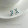 Estilo Minimalista, Pendientes de Aro Cruzados Pequeños y Exquisitos Incrustados con Circonitas, Diseño de Nicho con un Toque de Lujo, Versátiles para el Uso Diario