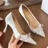 Primeiro Encontro: Sapatos rasos elegantes estilo francês com laço e bico fino, saltos agulha femininos, sapatos de noiva, sapatos para damas de honra, saltos altos formais