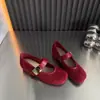 Sapatos femininos rasos de bico quadrado estilo retrô francês, modelo novo 2026, camurça lisa com tira de fivela de metal, sapatos femininos confortáveis e versáteis