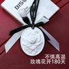 Xiangdao BISSU - Película de fragancia de rosa, color yeso, colgante de aromaterapia para coche, fragancia colgante, regalo de acompañamiento