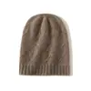 Cachemira Otoño/Invierno 2026 Nuevo para Mujer de Gama Alta Color Sólido Trenzado Grueso Cálido Protección para Orejas Moda Tejido Sombrero Casual