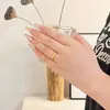 Anillo Nuevo Modelo 2026 con Forma de Pluma, Fluido, Incrustado de Diamantes, Anillo de Banda Ancha con Forma de Diamante Retorcido, Anillo para Dedo Índice