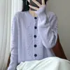 Novo Cardigan Jaqueta Tricotado Feminino Outono e Inverno Gola Redonda em Tencel e Lã com Textura de Flor Torcida e Design de Botão Preto Suéter que Rejuvenesce