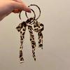 Aretes de Círculo Grande con Lazo de Cinta de Leopardo Otoñal y Borla Aretes de Lujo Ligero Sentido de Alta Gama Elegantes Aretes de Círculo Lisos Aretes de Tachuela