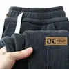 Pantalones de pana para hombre, modernos, estilo coreano para otoño e invierno, holgados, con puntera de clavo, talla grande, overoles, pantalones casuales